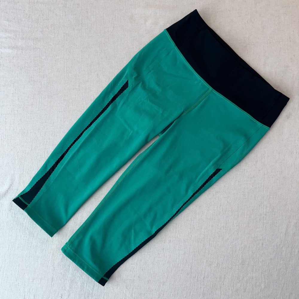 Lululemon Teal Blue Perforated Crop Leggings Size 6 Athletic Run Yoga
